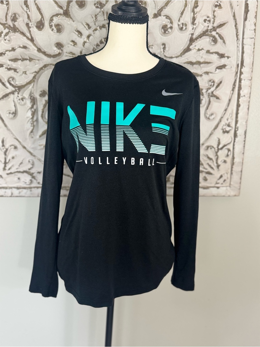 Nike Dri-FIT Volleyball Long Sleeve Athletic Top – Women’s Large